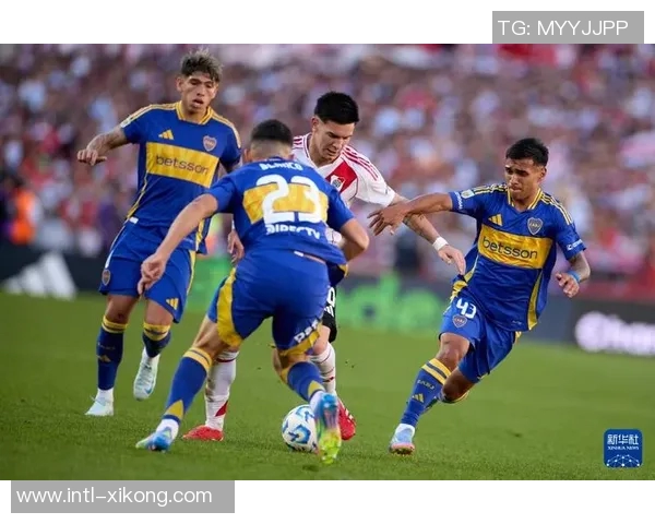 维尼修斯被换下场后对马斯坦托诺表达不满引发关注