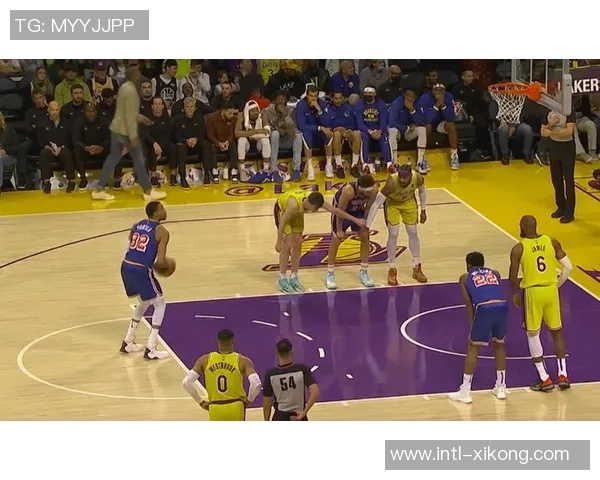 曼恩首节火力全开独得10分半场高效6中5贡献14分3板表现出色