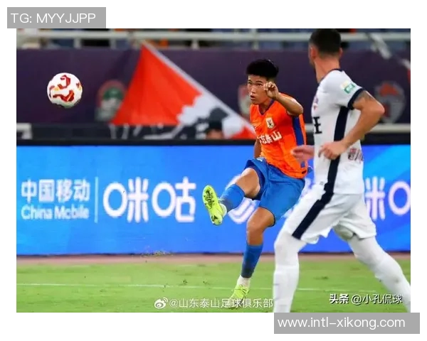 19岁年轻球员海文自信掌控三中卫核心位置展现出色表现